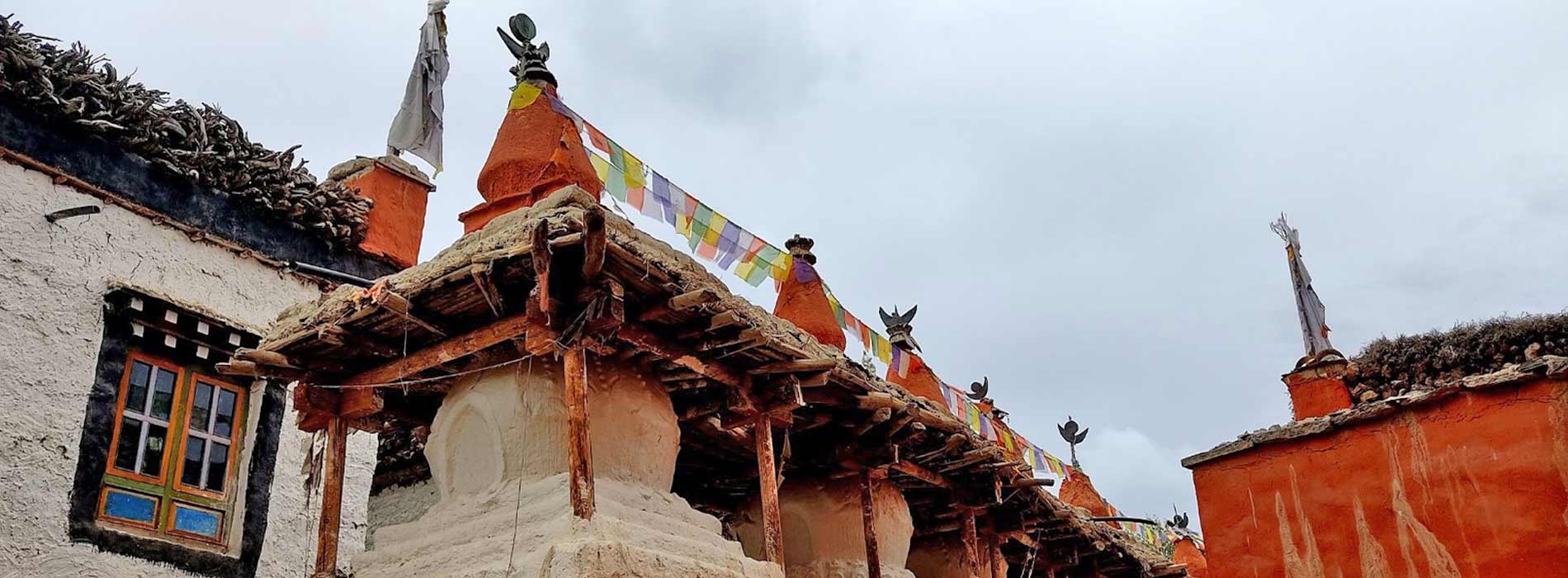 chortens-upper-mustang-trek 