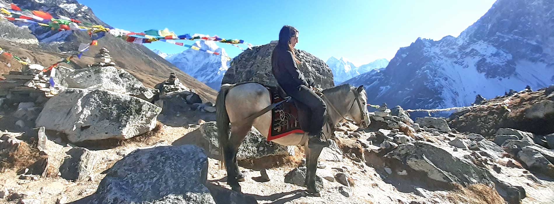 everest-base-camp-horse-riding 