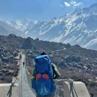 trekkers-on-the-way-to-langtang 